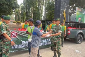Peringati HUT Ke-78 TNI dan Sumpah Pemuda, Brigif 17/SBB Laksanakan Bakti Sosial