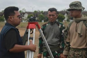 Satgas Yonarmed 10 Kostrad dan Tim BIG Kerja Sama Melakukan Pemasangan Premark dan Pemotretan Udara Pembuatan Peta Perbatasan RI – Malaysia