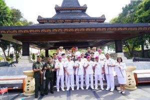 Pangdivif 2 Kostrad Ziarah Ke Makam Ir. Soekarno Blitar