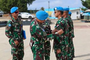 Prajurit Satgas Yonmek XXIII-Q/UNIFIL Mendapatkan Kenaikan Pangkat di Luar Negeri