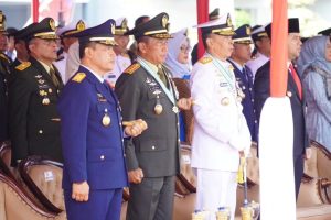 Pangdivif 2 Kostrad Turut Hadir Dalam Upacara HUT Ke-78 TNI di Koarmada II Ujung Surabaya