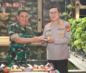 Pangdivif 1 Kostrad Terima Ucapan Selamat HUT Ke-78 TNI dari Kapolres Metro Depok