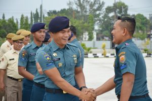 Komandan Lanal Dumai Pimpin Upacara Kenaikan Pangkat Prajurit Lanal Dumai