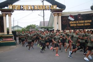 Upaya Menjaga Kebugaran dan Kesehatan Prajurit Yonif 412 Kostrad Lasanakan Olahraga