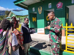 Tingkatkan Taraf Hidup Warga Intan Jaya, Satgas Yonif 330 Kostrad Resmikan Fasilitas MCK Program TNI Manunggal Air
