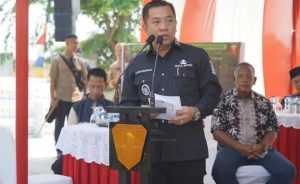 Divif 1 Kostrad Laksanakan Karya Bakti Sekaligus Bakti Sosial di Karawang