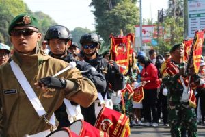Raksaka Bahana Sabaddha Yudha, Drumband Yonif 514 Kostrad Menghibur Masyarakat di Alun-Alun Bondowoso
