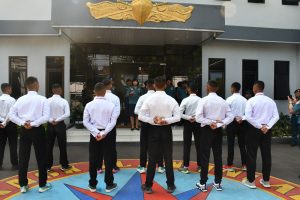 Komandan Lanal Bandung Berangkatkan 12 Casis Tamtama TNI AL PK TA. 2023 Gelombang II Sub Panda Lanal Bandung