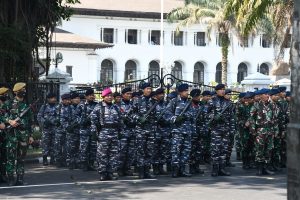 TNI AL Bandung Ikuti Apel Gelar Pasukan Operasi Mantap Brata Lodaya 2023-2024 Dalam Rangka Pengamanan Tahapan Pemilu 2024 di Wilayah Polda Jabar