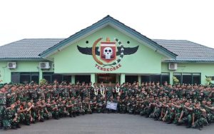 Sabet Emas di Event KASAL CUP, Jawara Tembak Tengkorak Kostrad Diarak Prajurit Yonif 305