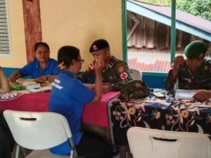 Satgas Pamtas RI – Malaysia Yonarmed 10 Kostrad Lakukan Program Posbindu Untuk Masyarakat Lanjut Usia