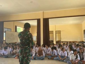 Satgas Yon Armed 10 Kostrad Berikan Penyuluhan Kesehatan Kepada Anak SMK Negri 1 Ketungau