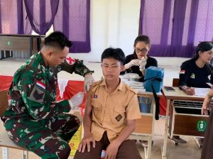 Satgas Yonarmed 10 Kostrad Bantu Pelaksanaan Pemberian Vaksin