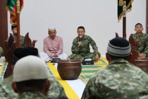 Peringati HUT Ke-62, Brigif 6 Kostrad Laksanakan Penjamasan Duaja