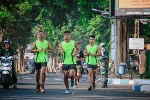 Lari 10 Km Rutin Terpimpin di Satuan Yonzipur 10 Kostrad