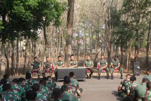 Komunikasi Dua Arah, Dandenpal Divif 2 Kostrad Berikan Jam Komandan