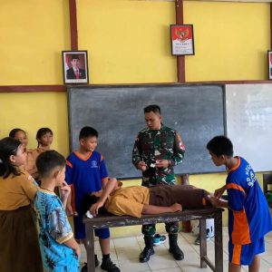 Satgas Yonarmed 10 Kostrad Jadi Tenaga Pendidik di Sekolah