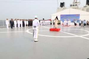 DANLANTAMAL III JAKARTA HADIRI UPACARA TABUR BUNGA DI LAUT DALAM RANGKA HARI PAHLAWAN TAHUN 2023