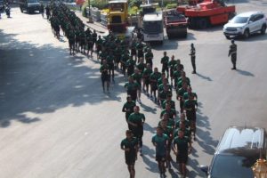 Jaga Fisik dan Stamina, Prajurit Yonbekang 2 Kostrad Melaksanakan Lari Pagi Gembira