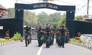 Jaga Kebugaran dan Meningkatkan Imunitas Tubuh Prajurit Yonif 514 Kostrad Melaksanakan Lari Siang