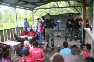 Peduli Kesehatan, Pasukan Pandawa Kostrad Laksanakan Program BIAS di Sekolah Rimba