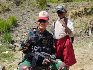 Ksatria Yonif 330 Kostrad Datang, Sony Bahagia Tertawa Riang