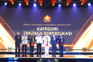 Dua Prajurit Kostrad, Mayor Inf Sabar Simanjuntak dan Sertu Fadli Canu Terima Penghargaan Soedirman Awards
