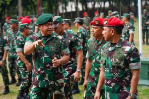 Pangkostrad Dampingi KASAD Tinjau Training Center dan Pemberangkatan Kontingen Petembak TNI AD pada AARM ke -31