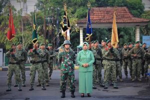 Letkol Inf Arief Widyanto Sambut Mayor Inf Yakhya Wisnu Arianto Dalam Acara Tradisi Satuan