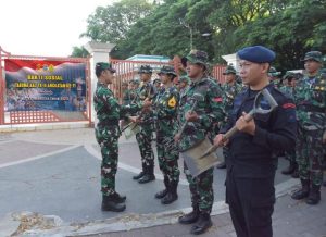 Taruna dan Taruni Akademi TNI Angkatan Laut Ikuti Latihan Integrasi Taruna Akademi TNI dan Polri Beserta Rakyat Banjarmasin Kalimantan Selatan