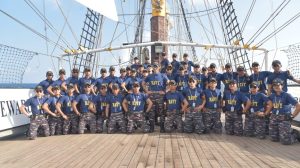 Sang Legendaris KRI Dewaruci Kembali Menggepakkan Sayap Layar-Layar Planjib Jib Dastur