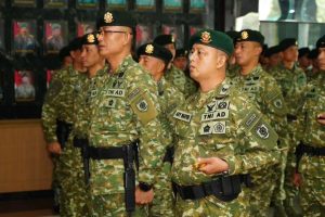 Pangdivif 2 Kostrad Pimpin Upacara Serah Terima Jabatan Dandenhub Divif 2 Kostrad dan Tradisi Laporan Korps Pamen Divif 2 Kostrad