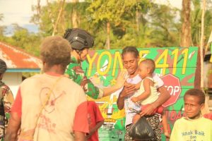 Aksi Nyata Ksatria Pandawa Kostrad, Bantu Masyarakat Pedalaman Papua Melalui Program Pos Senyum