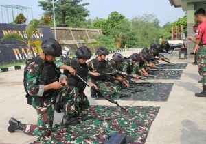 Peringati Hari Jadi Batalyon Ke-1, Yonif 318 Kostrad Gelar Lomba Lari Rintangan Antar Kompi