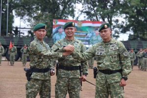 Tongkat Komando Yonarmed 1 Kostrad Resmi Diserahkan Kepada Mayor Arm Ihalauw Garry Herlambang, S.Sos.
