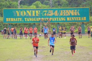 Hari Kedua Perlombaan Antar Kompi, Prajurit Raja Memperebutkan Medali di Lomba Lari Estafet
