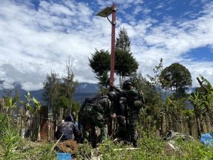 Satgas Yonif 330 Tri Dharma Hadirkan Pelita, Aprianus Tersenyum Bahagia