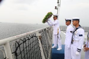DANLANTAMAL III JAKARTA HADIRI UPACARA TABUR BUNGA DI LAUT DALAM RANGKA HARI ARMADA RI TAHUN 2023