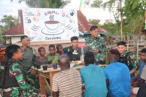 Ngopi Santuy di Batas Batu, Kedekatan Satgas Mobile Yonif 411 Kostrad dan Masyarakat
