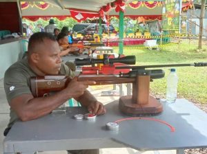 Prajurit Iyako Sabet Gelar Juara Pertama Kejuaraan Menembak Porkab I Mimika