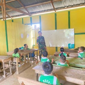 Satgas Pamtas Yonarmed 10 Kostrad Jadi Gadik Anak Perbatasan Guna Tingkatkan Kecerdasan Generasi Bangsa