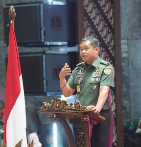 Terapkan Pancasila dan Bhinneka Tunggal Ika Sebagai Pemersatu Bangsa, Kasad Beri Penghargaan Kampung Pancasila