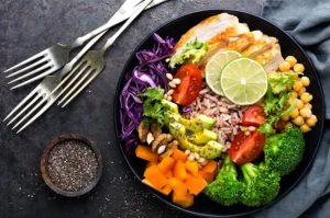 GIZI SEIMBANG BAGI IMUNITAS TUBUH Oleh: Hartini, S.Gz