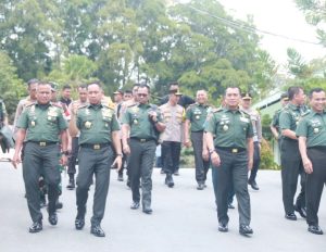 Pangkostrad Dampingi Panglima TNI dan Kapolri Kunjungan kerja ke Papua