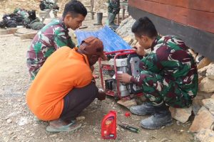 Totalitas Satgas Yonif 330 Kostrad Dalam Membantu Persiapan Perayaan Natal 2023 di Intan Jaya