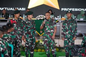 Kunjungan Pangkostrad ke Yonif 303 Kostrad