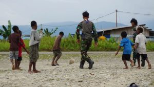 Bermain Sepakbola Bersama, Wujud Cinta Pasukan Pandawa Kepada Generasi Muda Distrik Keneyam