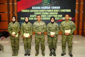 Berhasil Harumkan Nama Baik Satuan, Prajurit Yonif 502 Kostrad Mendapatkan Penghargaan Dari Pangdivif 2 Kostrad