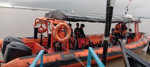 TB. Bina Sarana 82 Terbakar, Pos TNI AL Selatpanjang Laksanakan SAR