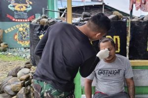 Cepat dan Tepat, Tim K24 Pandawa Kostrad Sehatkan Masyarakat Yang Datang Berobat